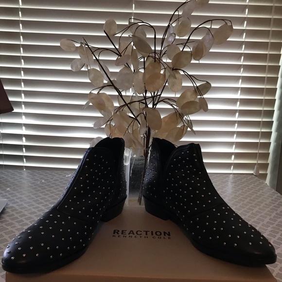 Kenneth Cole Reaction Loop There it is - Picture 3 of 5